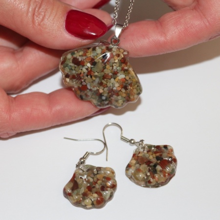 Set cercei si colier handmade in forma de scoici cu rasina nisip si accesorii din inox - Img 3