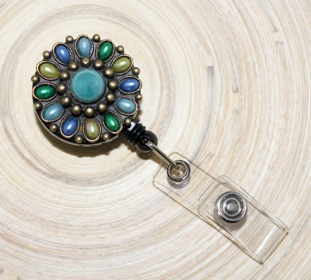 Accesoriu ecuson cu mandala variatii de bleu