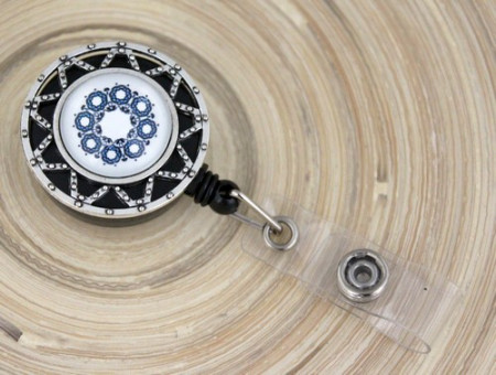 Accesoriu ecuson personalizat cu mandala albastra - stea argintie