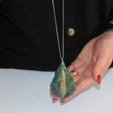 Colier cu pandantiv din rasina si spic de grau realizat handmade - Img 2