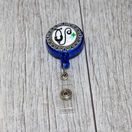 Accesoriu ecuson albastru, retractabil, personalizat cu pastiluta fimo bleu