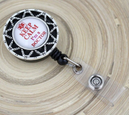 Accesoriu ecuson cu mesajul "Keep calm, I'm a doctor" - stea argintie