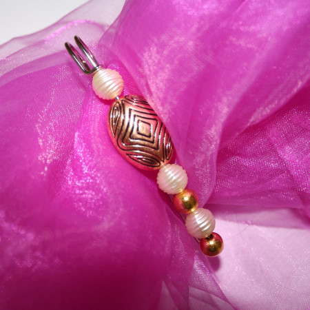 Brosa realizata handmade tip ac de siguranta cu margelute acrilice AC7 - Img 2