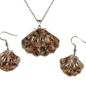 Set cercei si colier handmade in forma de scoici cu rasina nisip si accesorii din inox