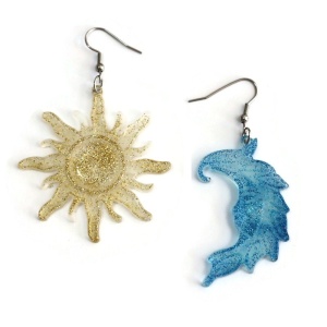 Cercei Soare si Luna cu Praf de Stele din rasina si glitter handmade - Img 2