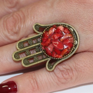 Inel cu pietricele de coral si baza cu model Hamsa - Img 3