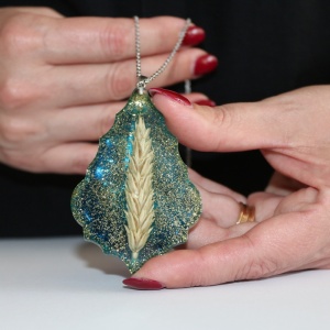 Colier cu pandantiv din rasina si spic de grau realizat handmade - Img 3