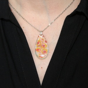 Colier Explozie de Lumina din rasina si pigmenti handmade - Img 3