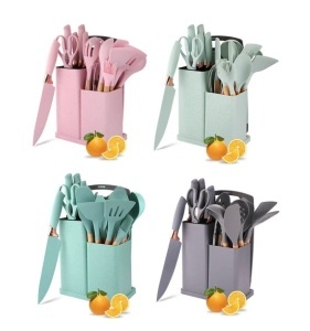 Set 19 ustensile pentru bucatarie din silicon, cu maner de lemn, suport si tocator