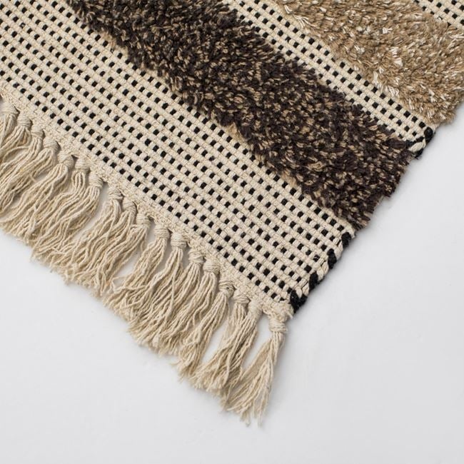 Covoras decorativ pentru iarna, din bumbac, model cu dungi reliefate si franjuri, 100x70 cm, maro/bej - 1 | YEO