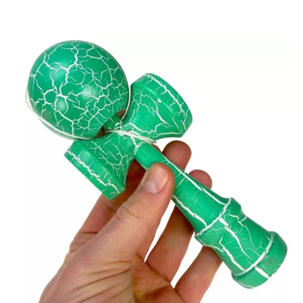 Kendama profesionala din lemn, model 18 cm, design crapat, culoare Verde/Alb - 2 | YEO