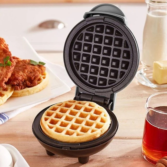 Aparat electric mini, pentru vafe, din metal, putere 500-600W, diametru 16cm, negru