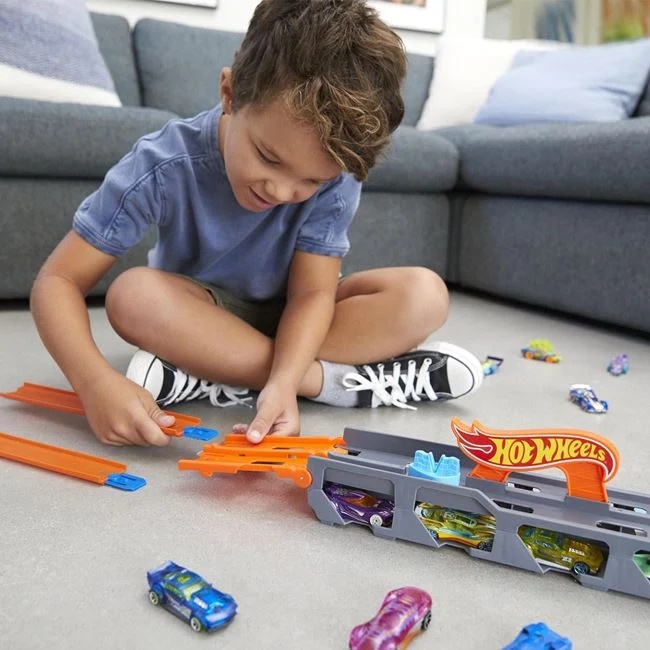 Camion in forma de rechin Hot Wheels, contine o masina Hot Wheels, 36x8x13cm, multicolor - 2 | YEO