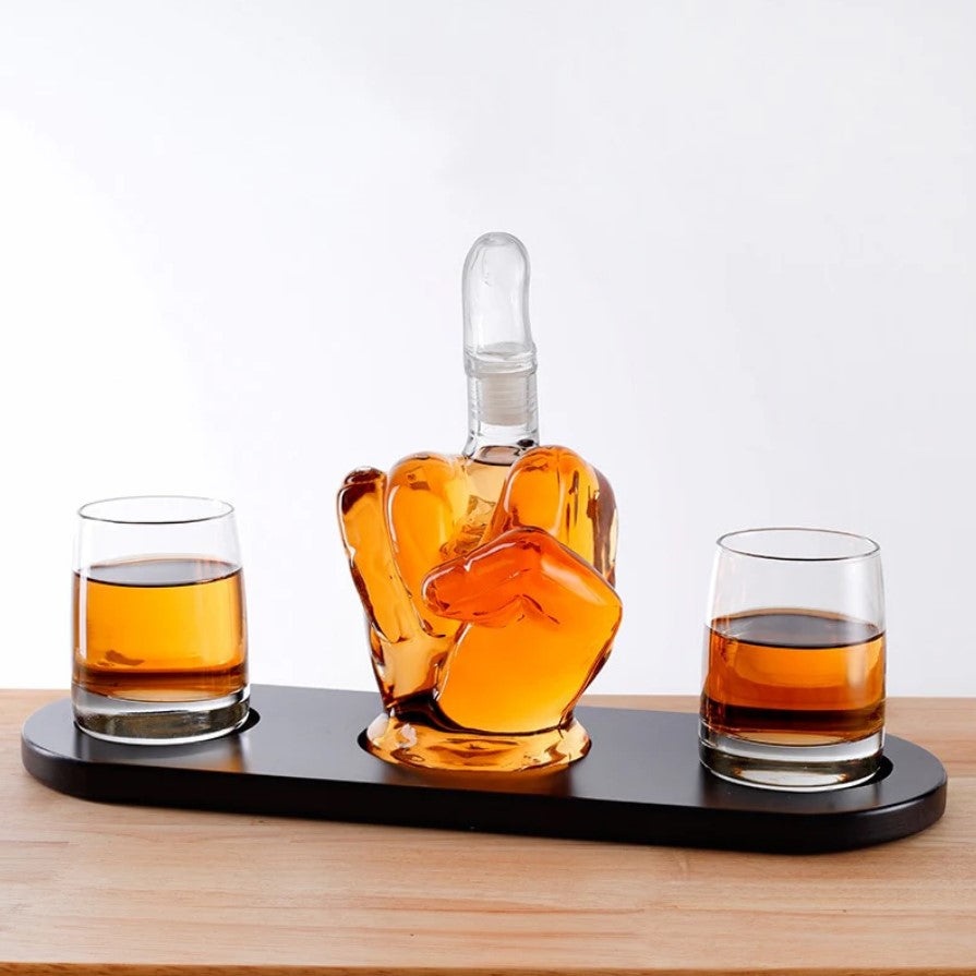 Set decantor din sticla 750ml in forma de mana + 2 pahare si suport din lemn, transparent-maro inchis - 3 | YEO