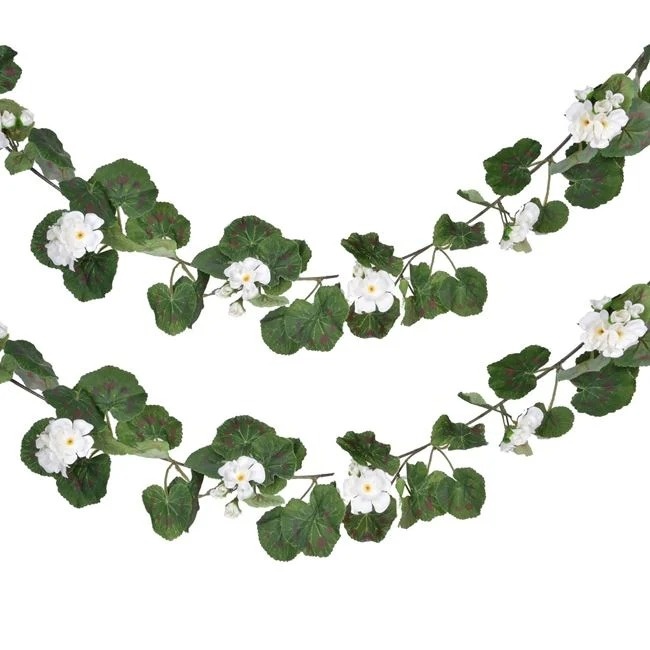 Ghirlanda decorativa din flori artificiale, cu flori albe de geranium si frunze verzi, 1,8 m, alb/verde