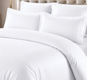 Lenjerie de pat Damasc Premium Uni, 6 piese, 2 persoane, Cearsaf 220×240, Husa pilota 200×230, 4 fete de perna, Culoare Alb