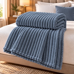 Pătură Cocolino Pufoasă și Catifelată, Model cu Dungi în Relief, 200x230 cm, Culoare Albastru Denim