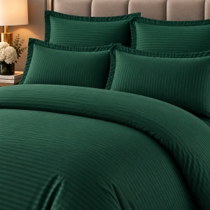 Lenjerie de pat Damasc Premium Uni, 6 piese, 2 persoane, Cearsaf 220×240, Husa pilota 200×230, 4 fete de perna,Culoare Verde