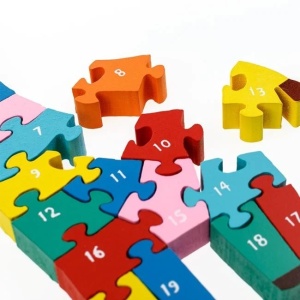 Puzzle din Lemn cu Cifre Colorate, model Girafă, 3ani+, 11x28 cm - Img 2