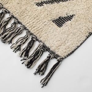 Covoras decorativ pentru iarna, din bumbac, model in forma de diamant cu franjuri, 90x60 cm, bej - Img 2