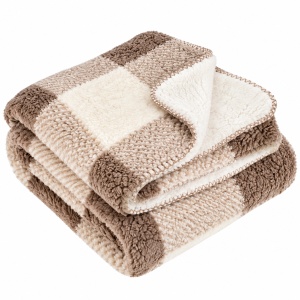 Cuvertura decorativa pentru iarna, cu doua fete catifelate, aspect de blanita cu model in carouri, Dimensiune 160x130 cm, Crem/Maro