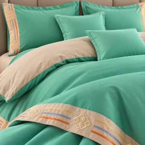 Lenjerie de pat premium cu broderie aurie, Bumbac, 6 piese, Husa pilota 200×230 cm, Cearșaf 230×250 cm, 4 fete de perna, Culoare Verde menta