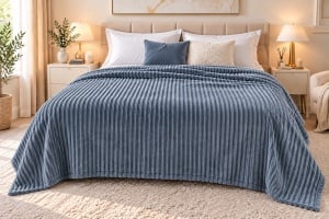 Pătură Cocolino Pufoasă și Catifelată, Model cu Dungi în Relief, 200x230 cm, Culoare Albastru Denim - Img 2