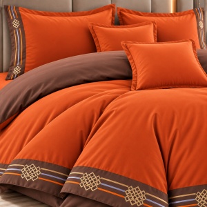 Lenjerie de pat premium cu broderie aurie, Bumbac, 6 piese, Husa pilota 200×230 cm, Cearșaf 230×250 cm, 4 fete de perna, Culoare Portocaliu