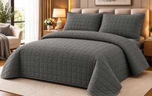 Set Cuvertură Pat Matrimonial 4 Piese Bumbac, Cuvertură 230x240 cm, Cearșaf cu Elastic 180x200 cm, 2 Fețe de Pernă 55x80 cm,Culoare Gri Antracit
