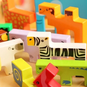 Puzzle educativ pentru copii 2 ani+, tip tetris 3D cu animale, din lemn, 19.6x19.6x1.5 cm, multicolor - Img 2