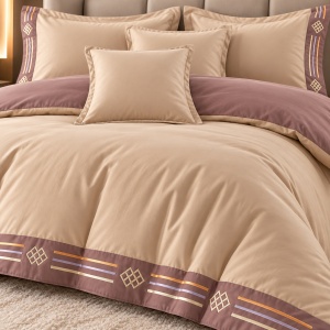 Lenjerie de pat premium cu broderie aurie, Bumbac, 6 piese, Husa pilota 200×230 cm, Cearșaf 230×250 cm, 4 fete de perna, Culoare Bej