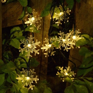 Instalatie solara cu 50 fulgi de nea, Lungime 7m, Lumina cald, rece sau multicolor - Img 8