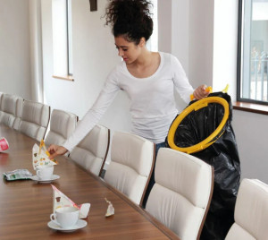 Inel cu maner pentru saci menajeri - diverse culori