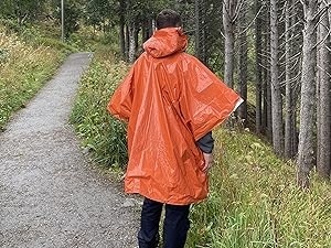 Patura hipotermie aZENGEAR tip poncho 2 fete argintiu/orange - din Mylar - impermeabila, cu gluga - rezistenta la vant, in Kit de salvare - 100x130 cm - Img 3