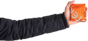 Patura hipotermie LIFESYSTEMS de urgenta - din folie argintie/portocaliu - pentru drumetii, alpinism sau kit de supravietuire in natura - 210x140 cm, - Img 3