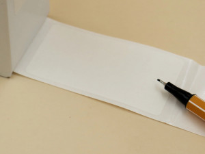 Eticheta adeziva dizolvabila in apa si printabila - rezistenta la inghet - format rola dimensiuni 70x35 mm, 500 bucati - inkjet, laser - Img 5