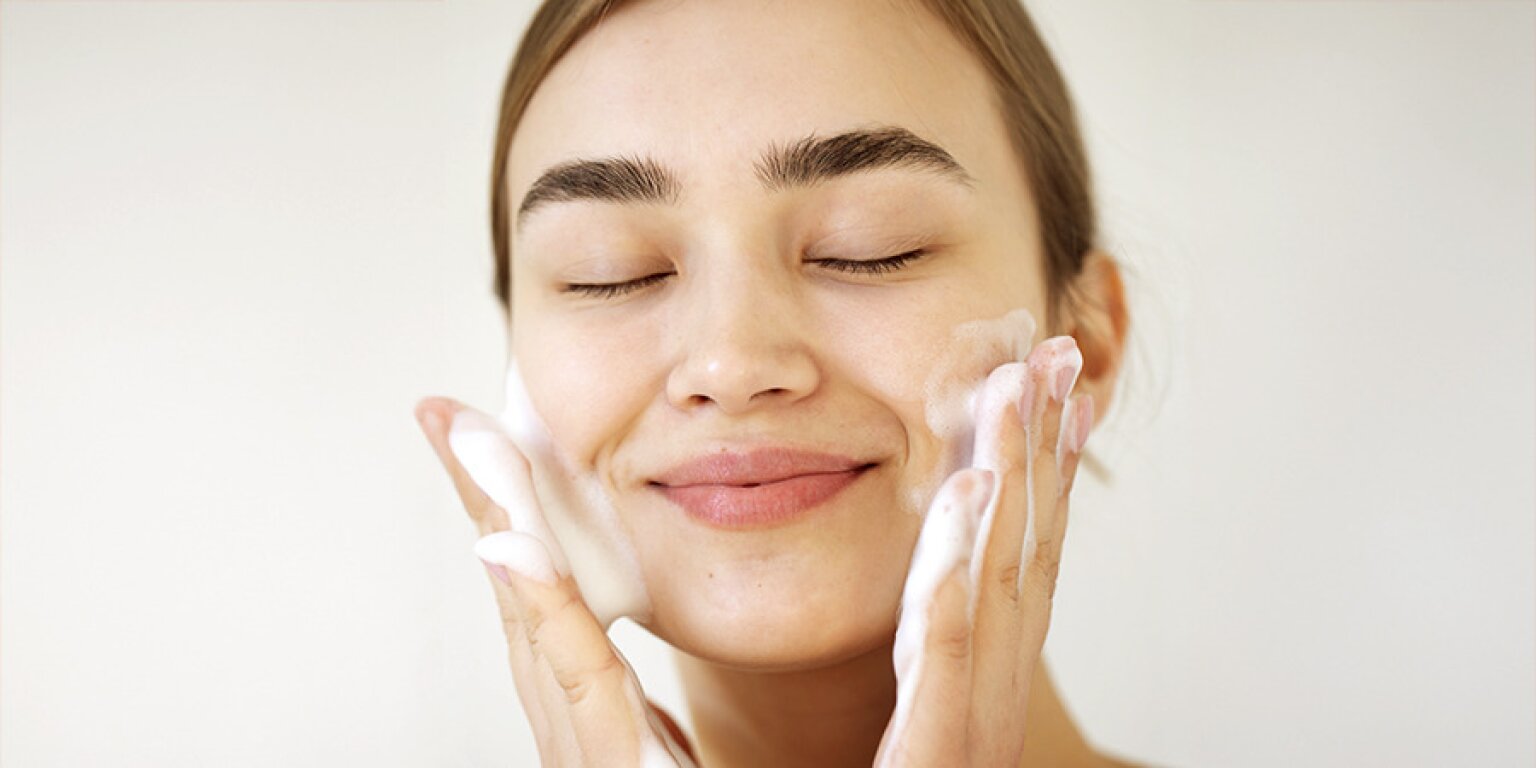 Skincare: cum să revii la esențial și să alegi eficiența