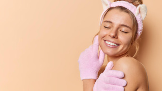 Rutina anti-aging la 30 / 40 / 50+: cum îți adaptezi rutina de îngrijire a pielii