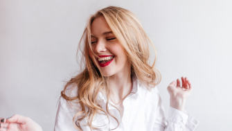Rutina de îngrijire a părului blond: Ghid complet pentru un blond sănătos și strălucitor