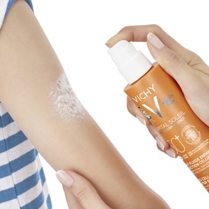 Vichy Capital Soleil Spray Fluid Invizibil Copii IP50+ Față/Corp Toate Tipurile de Piele 200ml - Img 2