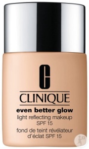 Clinique Even Better Glow Fond De Ten Iluminator SPF15 Vanilie 30ml