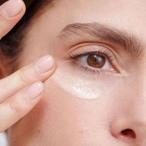 Dr. Hauschka Cremă Regenerantă Pentru Conturul Ochilor 15ml - Img 2