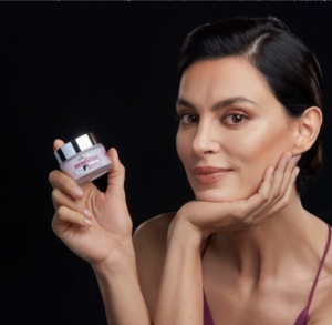 Gerovital H3 Evolution Perfect Look Cremă Ultra Activă Luminozitate 50ml - Img 2