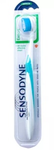PERIUTA DE DINTI SENSODYNE EXPERT MEDIUM * 1 BUC