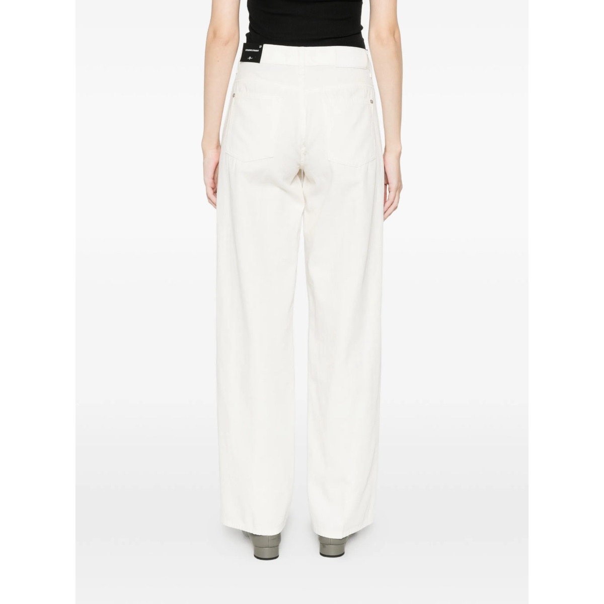 button-fastening jeans - Img 4