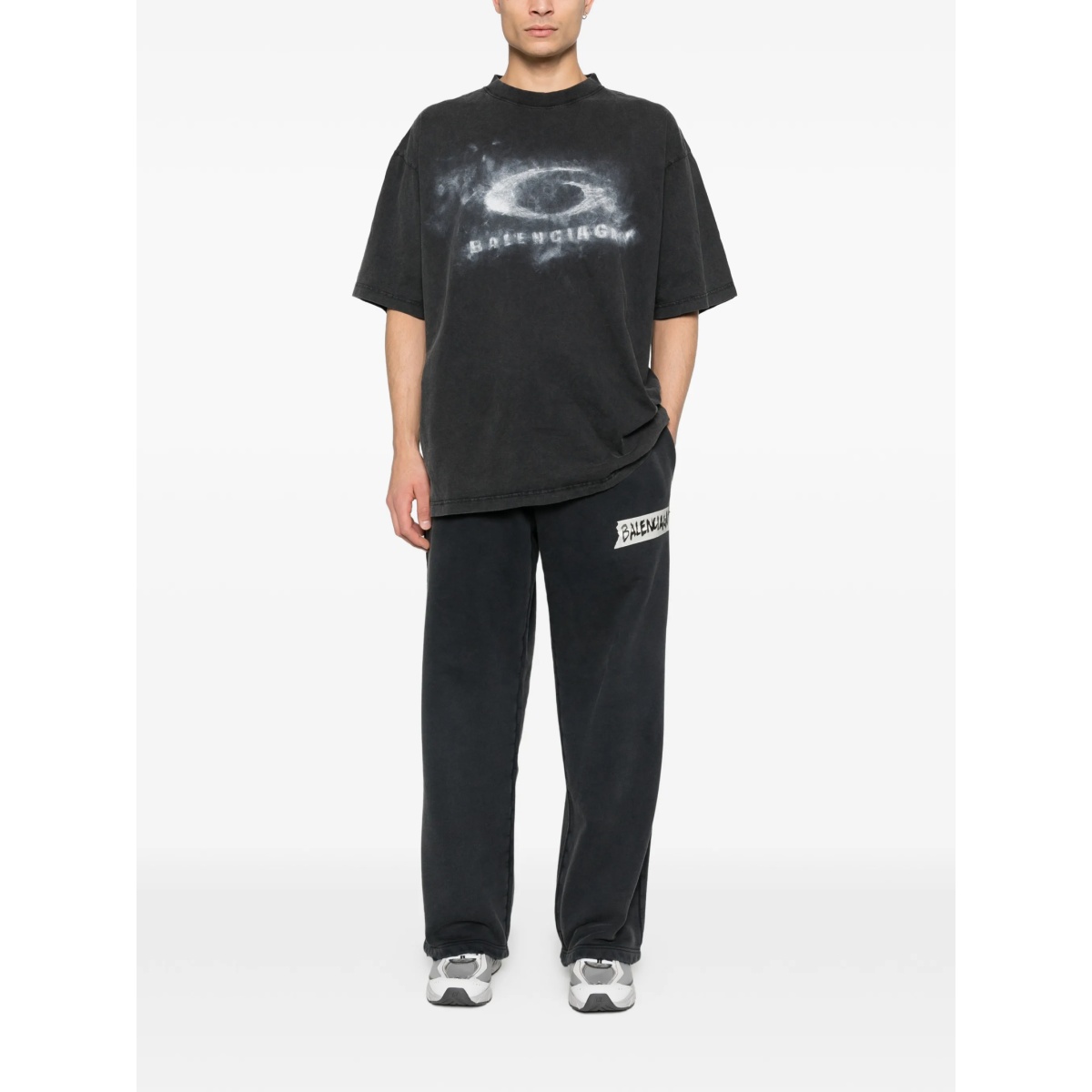 graphic T-shirt - Img 2