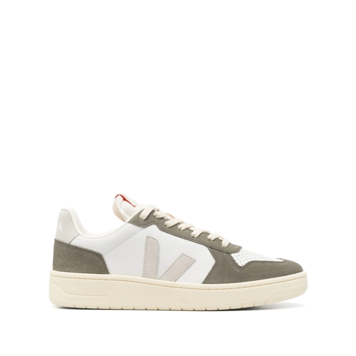 V 82 sneakers