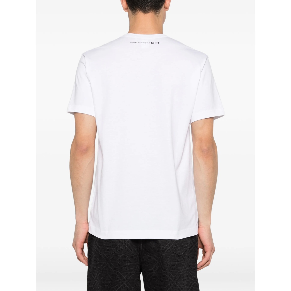 white T-shirt - Img 4