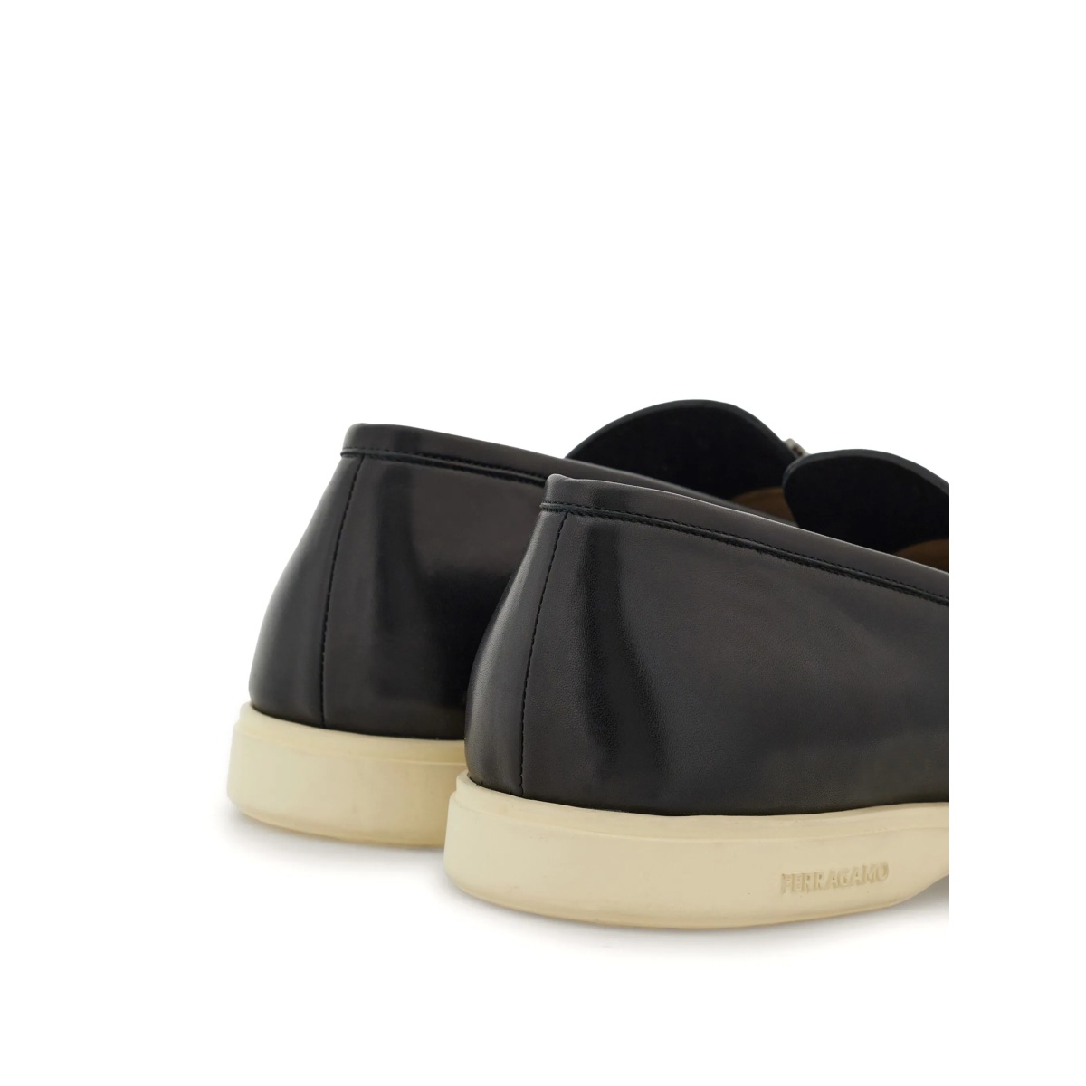 Gancini-plaque leather loafers - Img 3
