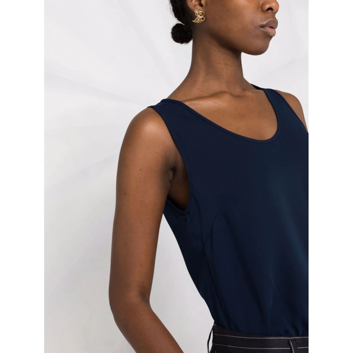 scoop-neck sleeveless blouse - Img 3
